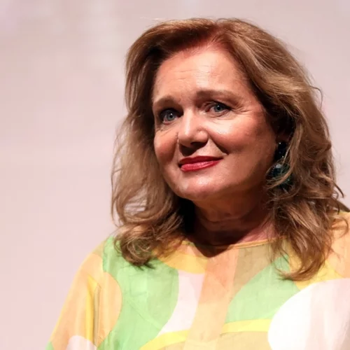 Η Μαρία Καβογιάννη φορώντας Βάσια Κωσταρά κερδίζει τις εντυπώσεις