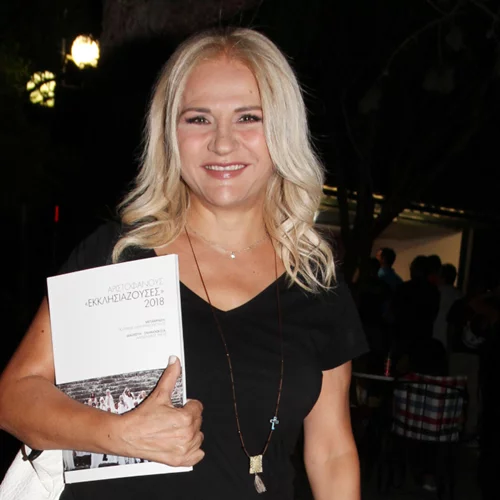 Τέλος το πλατινέ | Η Μπέσυ Μάλφα σκούρυνε τα μαλλιά της