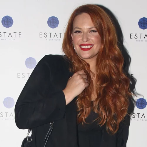 Σίσσυ Χρηστίδου | Φόρεσε τις μπότες που ταιριάζουν τέλεια με midi φορέματα