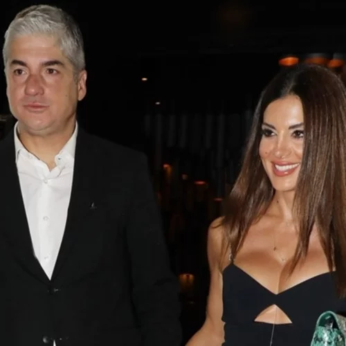 Σταματίνα Τσιμτσιλή | Σπάνια εμφάνιση αγκαλιά με τον σύζυγό της, Θέμη Σοφό