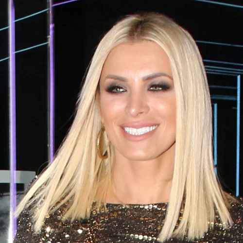 Κατερίνα Καινούργιου | "Θέλω έναν άντρα που θα μου κρατάει το χέρι στο πεντικιούρ"