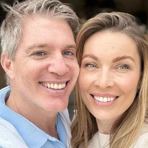 Ρομαντική βόλτα στα στενά της Μυκόνου για Μαριέττα Χρουσαλά και Λέοντα Πατίτσα