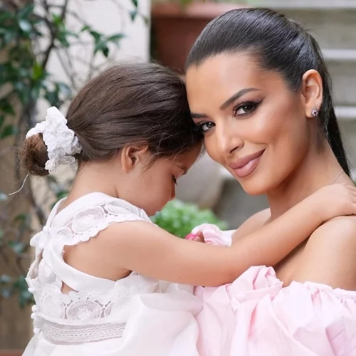 Μίνι εξόρμηση για την Νικολέττα Ράλλη και την κόρη της