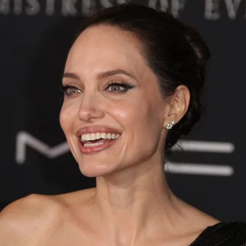 Angelina Jolie | Η εμπνευσμένη ανάρτησή της στο Instagram για τις "γενναίες και ατρόμητες Ιρανές"
