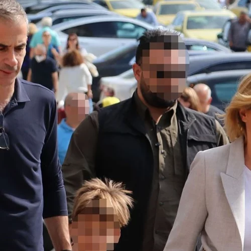 Σία Κοσιώνη & Κώστας Μπακογιάννης | Οικογενειακώς στο Σύνταγμα