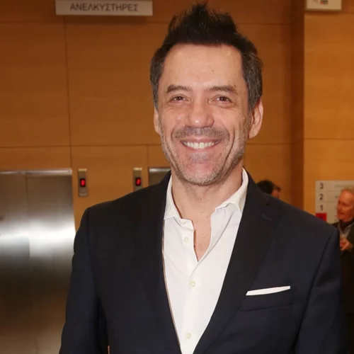 Θάνος Καλλίρης | Ο έντονος εκνευρισμός του με το Chart Show "Λυπάμαι. Γελάω αλλά δεν το δέχομαι"