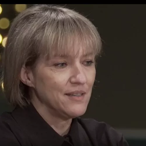 Συγκλονίζει η μητέρα της Γαρυφαλλιάς που δολοφονήθηκε από τον σύντροφό της στη Φολέγανδρο (vid)