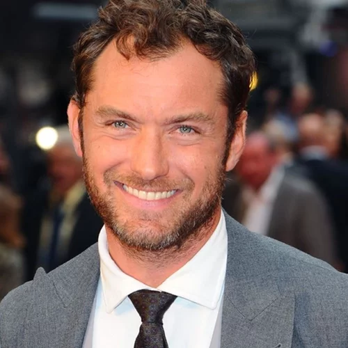 Ο 27χρονος γιος του Jude Law στο κόκκινο χαλί - Η εντυπωσιακή ομοιότητά τους