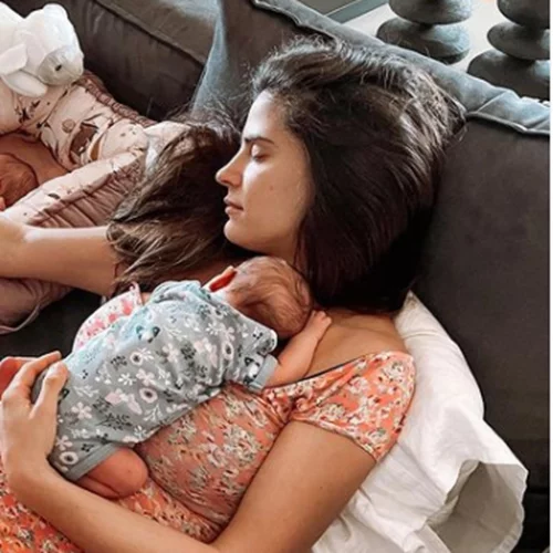 Χριστίνα Μπόμπα | Αποκαλύπτει πόσα κιλά έχασε 12 ημέρες μετά τη γέννηση των διδύμων