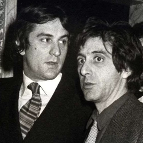 Στο debate του Twitter για το αν ο Al Pacino ή ο Robert De Niro είναι πιο σέξι, το ζουμί είναι αλλού