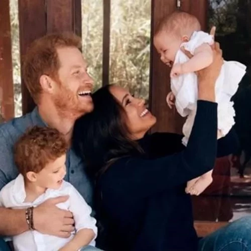 O πρίγκιπας Archie και η πριγκίπισσα Lilibet στην πρώτη τους φωτογράφιση - Μαγειρεύουν μαζί