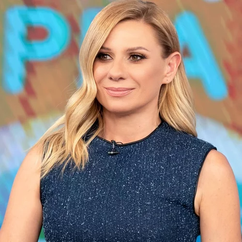 Η Κατερίνα Καραβάτου με τα mules από την Envie shoes που θα φοράς από το γραφείο μέχρι το ποτό