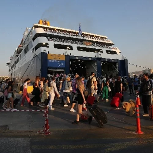 Κανονικά τα ακτοπλοϊκά δρομολόγια από Πειραιά, Ραφήνα και Λαύριο μετά τη βελτίωση του καιρού