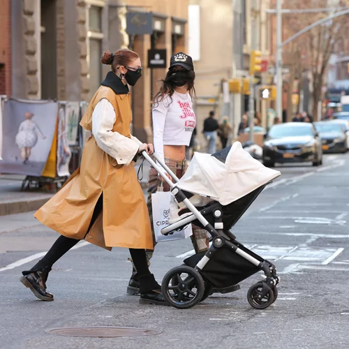 Πώς να φορέσεις την καμπαρντίνα σου φέτος την άνοιξη