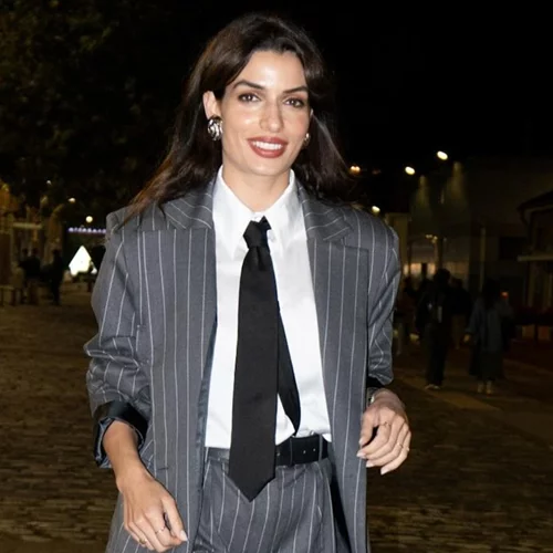 Η Τόνια Σωτηροπούλου με το πιο διάσημο κοστούμι της νέας σεζόν