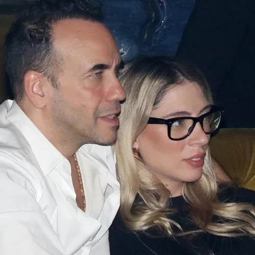 Ο Πάνος Μουζουράκης και η Μαριλού Κόζαρη σε μία σπάνια κοινή εμφάνιση πριν γίνουν γονείς