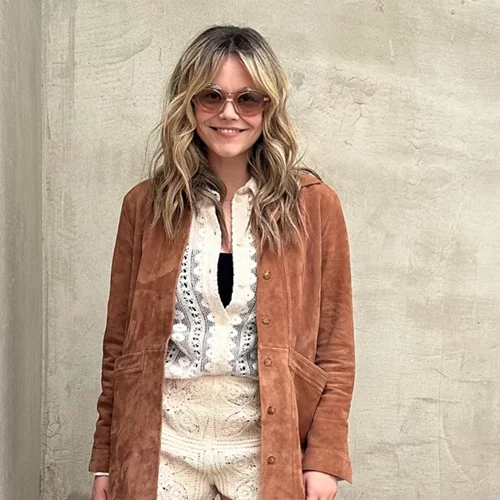 Closet Goals | Η Γεωργία Αβασκαντήρα επέλεξε το suede πανωφόρι από τη Zara που ταιριάζει με τα πάντα