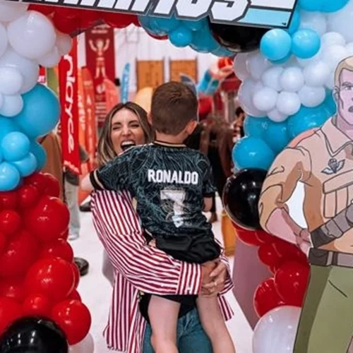 "Μαξιμάρας" | Ο Μάξιμος Μιχόπουλος είναι αστέρι στο τένις και η περήφανη μαμά του θέλει να το μάθει όλος ο κόσμος