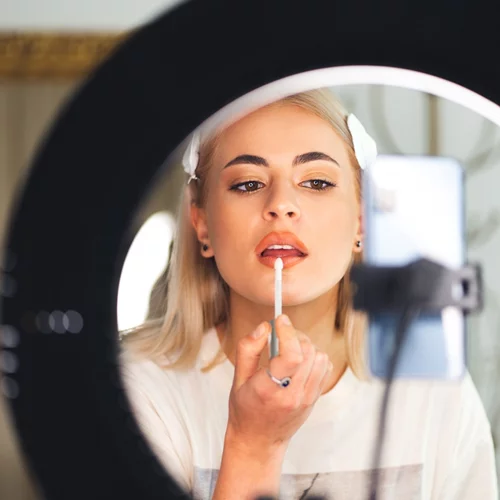 10 καλλυντικά που έχουν γίνει viral στο TikTok και αξίζουν μια θέση στο νεσεσέρ σου