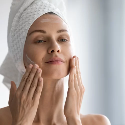 Περιποίηση προσώπου | Τα προϊόντα που θα σου χαρίσουν λαμπερό και ανανεωμένο δέρμα