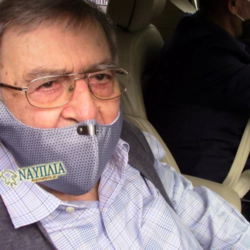 Εμβολιάστηκε στο Ναύπλιο ο τέως βασιλιάς Κωνσταντίνος συνοδευόμενος από την Άννα - Μαρία