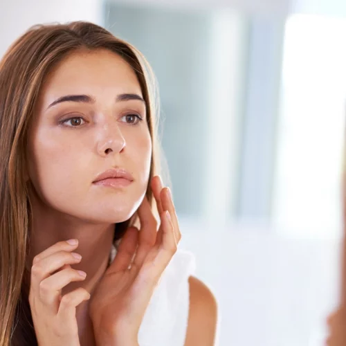 10 χρόνια νεότερη | Τα έξυπνα tips στο μακιγιάζ σου για να δείχνει η επιδερμίδα σου νεότερη και γεμάτη φρεσκάδα