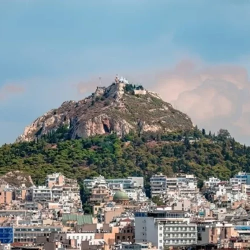 Πόσα Airbnb χωράει πια η Αθήνα;