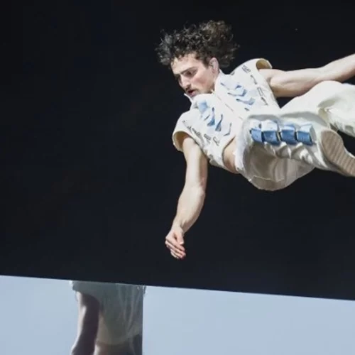 Ο Μπένσον Μπουν συγκινεί με το νέο του τραγούδι "Momma Song", ένα τρυφερό αφιέρωμα στη μητέρα του