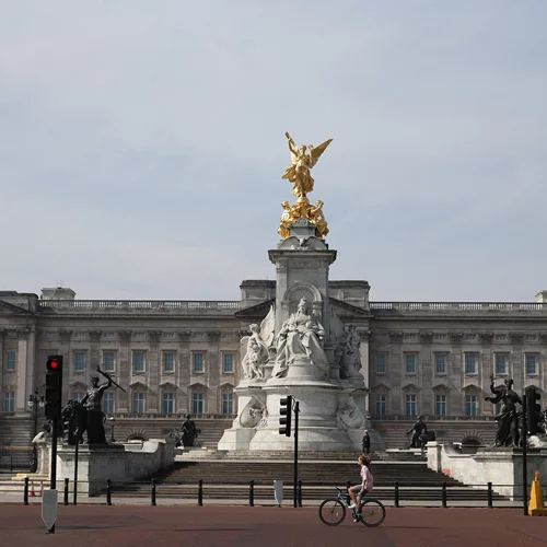Το Παλάτι του Buckingham εξετάζει τον διορισμό υπεύθυνου διαφορετικότητας