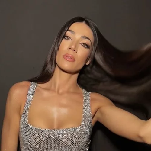 Η Ήβη Αδάμου κυκλοφορεί το νέο της τραγούδι και δηλώνει | "Κουβαλάει μέσα του όλα όσα νιώθω"