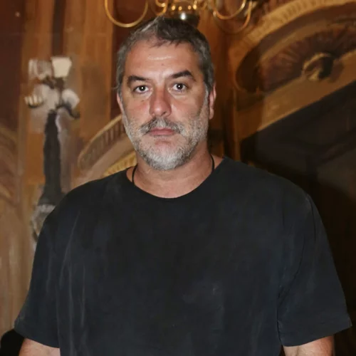 Βασίλης Μπισμπίκης | Η φωτογραφία με τον γιο του και το συγκινητικό μήνυμα για την επέτειο της τραγωδίας των Τεμπών