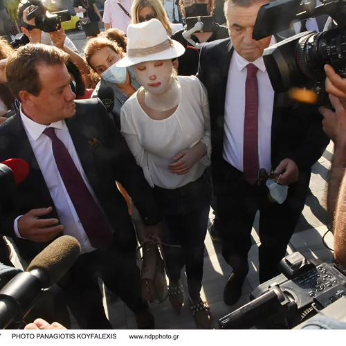 Επίθεση με βιτριόλι - Οι πρώτες δηλώσεις της Ιωάννας: "Αυτή που προσπάθησε να με σκοτώσει απέδειξε ότι είναι δειλή"