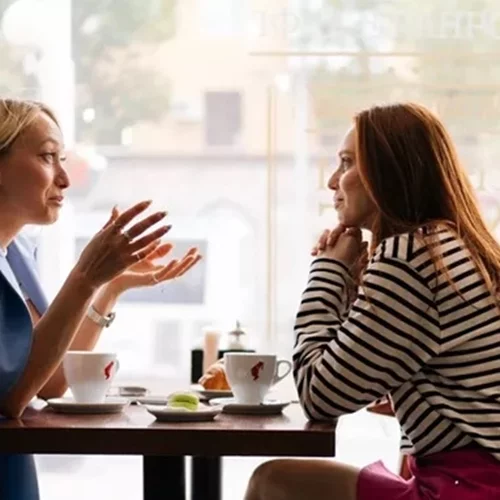 Πότε τα σχόλια γίνονται κριτική; Πώς να μιλήσεις σε κάποιον χωρίς να γίνεις τοξική