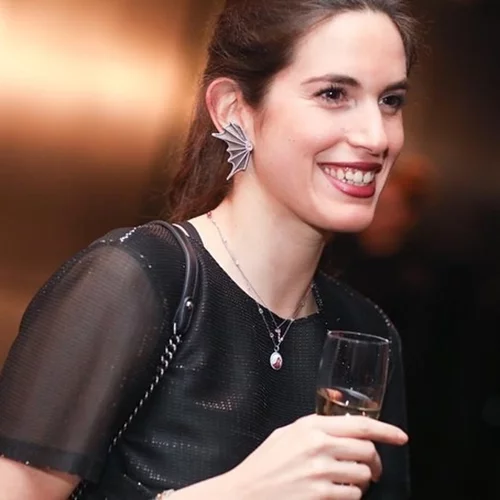 Η Αναστασία Καίσαρη σε γκαλερί με τον σύζυγό της - Super chic