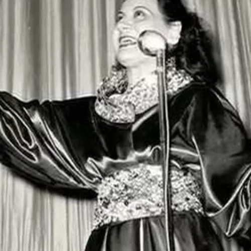 Σοφία Βέμπο | Η αληθινή ιστορία πίσω από το χιλιοτραγουδισμένο "Ας ερχόσουν για λίγο"