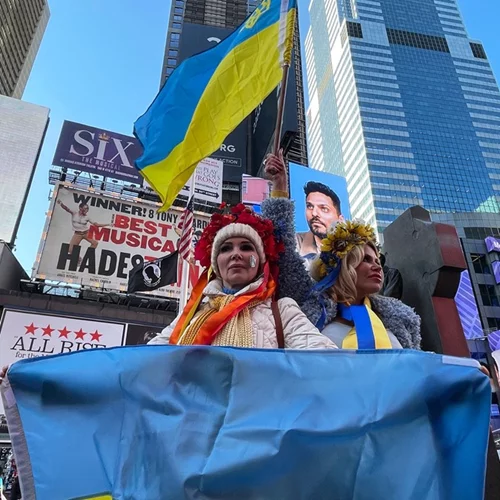 Ο κόσμος της μόδας αναλαμβάνει δράση για την Ουκρανία