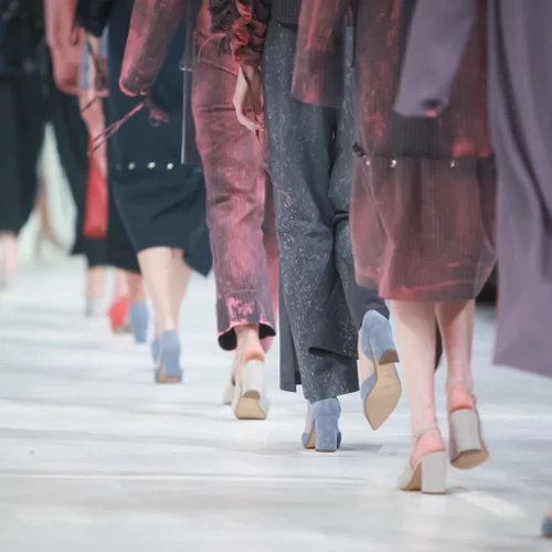 Πως πραγματικά μοιάζουν τα fashion trends χωρίς επαγγελματίες φωτογράφους και μοντέλα;