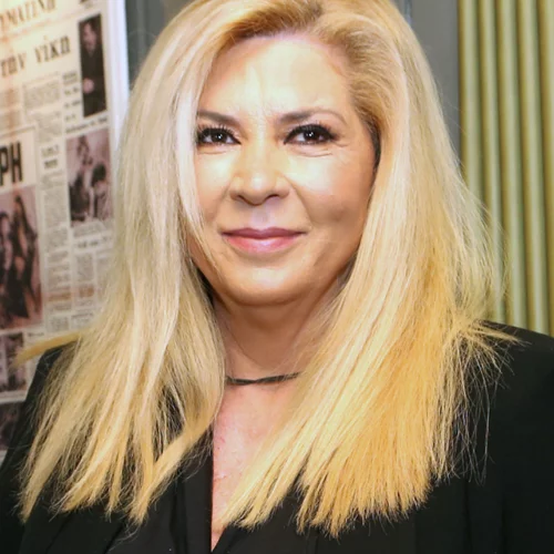 Η "πάντα ερωτευμένη" Δήμητρα Λιάνη "στέλνει ένα γράμμα" στον Ανδρέα Παπανδρέου