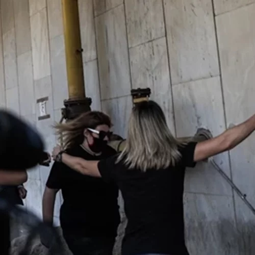 Ασφυκτική πίεση στη Δήμητρα Πισπιρίγκου για το βράδυ που πέθανε η Ίριδα - Κατάθεση 10 ωρών και αντιφάσεις