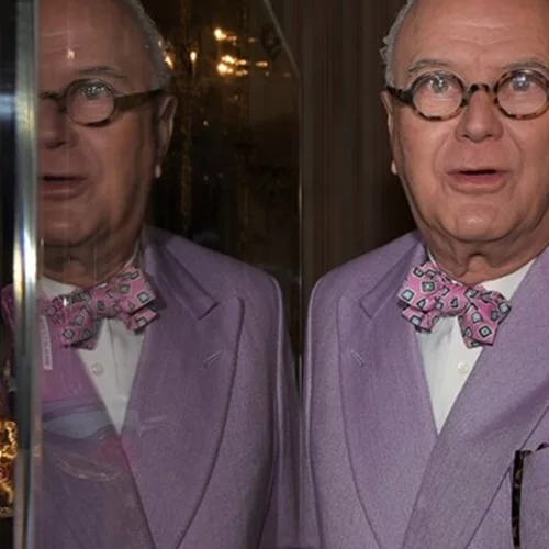 To 1971 που όλες φορούσαν πλατφόρμες, εκείνος σχεδίασε το "Cherry Shoe", την πρώτη γόβα-στιλέτο