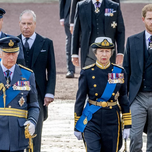 Βασιλιάς Κάρολος | Η -όλο νόημα- χειρονομία μετά το "ναυάγιο" της συνάντησής του με τον Harry