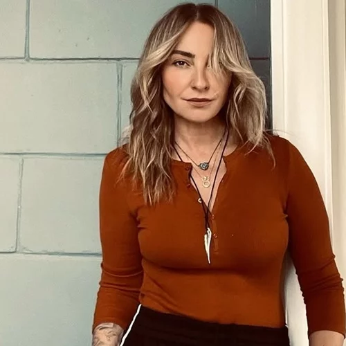 Στο δερματολόγο η Ρούλα Ρέβη | Η αντιγηραντική θεραπεία που κάνει την επιδερμίδα της να λάμπει