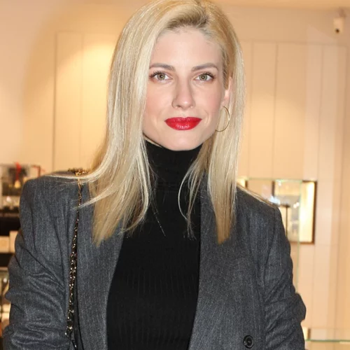 Ευαγγελία Αραβανή | Μάς άρεσε πολύ το πουκάμισο της και το βρήκαμε σε αγαπημένα brands