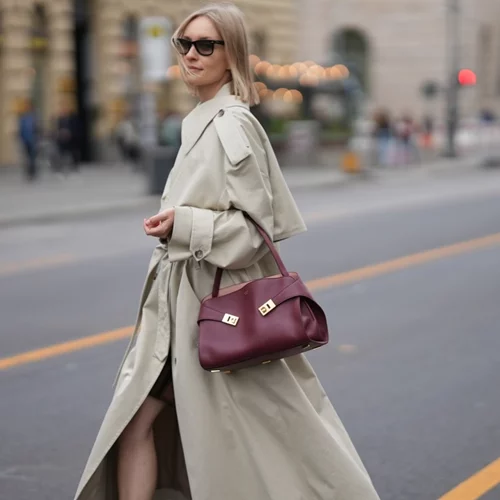 New Year’s Glam | Η ρετρό λεπτομέρεια που θα απογειώσει το καρέ σου στο ρεβεγιόν