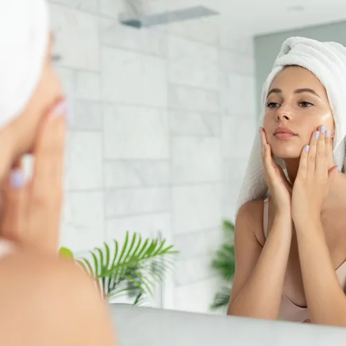 5 ευρέως διαδεδομένες skincare συμβουλές που πρέπει να σταματήσεις να ακολουθείς