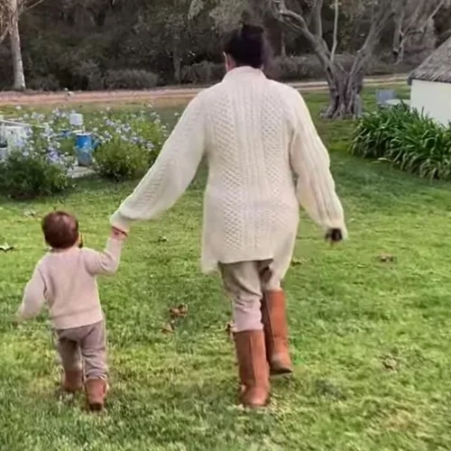 Μικρή Ραπουνζέλ η πριγκίπισσα Λίλιμπετ - Πήρε τα μαλλιά της μαμάς της