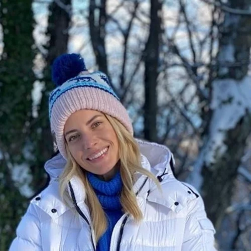 Ευαγγελία Αραβανή | Ποζάρει με την πανέμορφη κόρη του συντρόφου της, Ερίνα