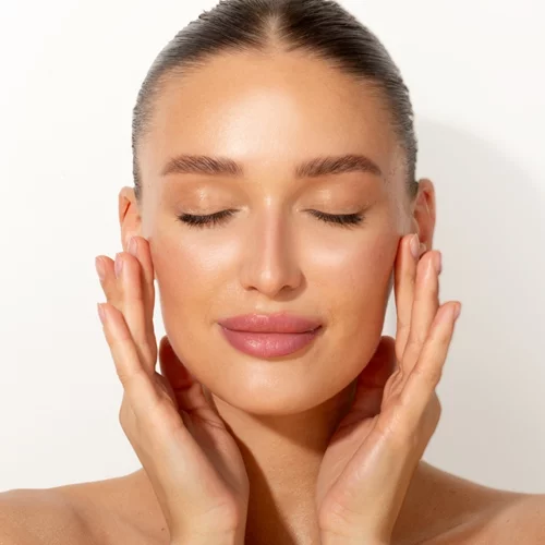 Ξύπνησες πρησμένη; Αυτό το μασάζ "ξεφουσκώνει" αμέσως το πρόσωπο