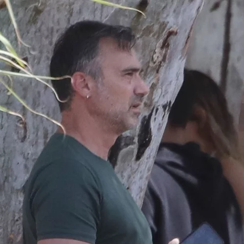 Γιώργος Καπουτζίδης | Μας ανοίγει το υπνοδωμάτιο του σπιτιού του στην Αίγινα