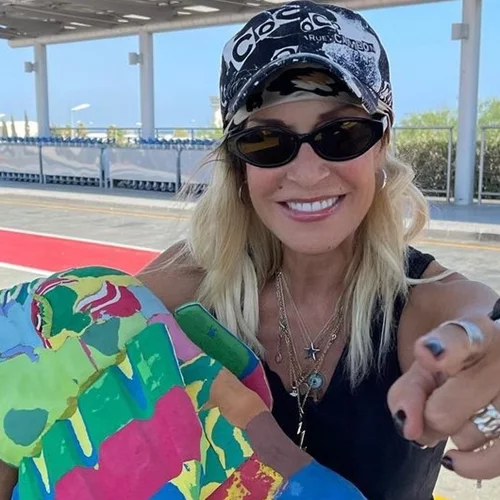 "Double trouble" για την Άννα Βίσση | Οι βόλτες με τα εγγόνια της στους δρόμους της Νέας Υόρκης